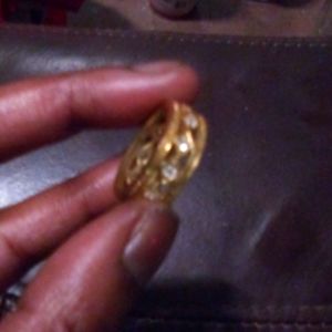 Gold ring with diamonds